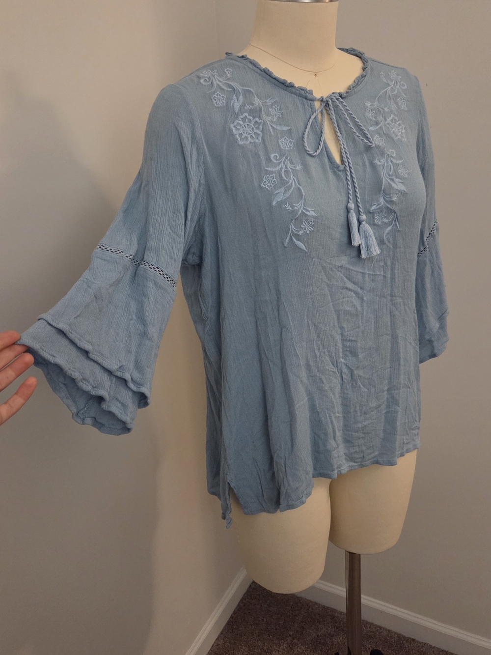 Size 18/20 AVENUE Light Blue Embroidered Peasant Blouse Women's Top 100% Rayon